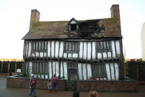 The Potter's Cottage, Godric's Hollow Warner Brothers Studio Tour, Harry Potter Tour, Harry Potter Studios, Potters House, What House, Warner Bros Studios, Uk City, Lord Voldemort, Harry Potter Anime