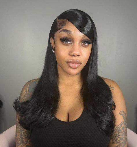 "𝘚𝘪𝘥𝘦 𝘱𝘢𝘳𝘵 𝘴𝘸𝘰𝘰𝘱 𝘸/ 𝘣𝘶𝘮𝘱𝘦𝘥 𝘦𝘯𝘥𝘴" Deep Side Swoop Wig, Swoop Lace Front Wig, Straight Wig With Swoop, Side Part Swoop Wig, Side Part Quick Weave Straight, Short Wig Hairstyles For Black Women, Side Part Swoop, Bumped Ends, Wig Hairstyles Black Women