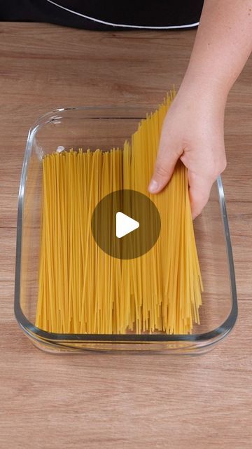 Fast And Good Dinner Ideas, Marinara Dinner Ideas, Pasta Comfort Foods, Vegetable Pasta Dishes, Speggetti Noodles Recipe, Spaghetti In The Oven, Recipes For Spaghetti Noodles, Cooking Hacks Videos, Spaghetti In Oven