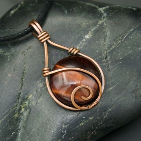 Copper Wire Wrapped Pendant with Circular Brown Tiger's Eye Coloured Stone Copper Wire Wrapping, Wire Pendant Diy Simple, Wire Wrap Pendants, Copper Wire Wrapped Jewelry, Mens Wire Wrapped Jewelry, Simple Wire Wrapped Pendant, Wire Wrapped Pendant Tutorial, Stone Wire Wrapping, Wire Wrapped Stones