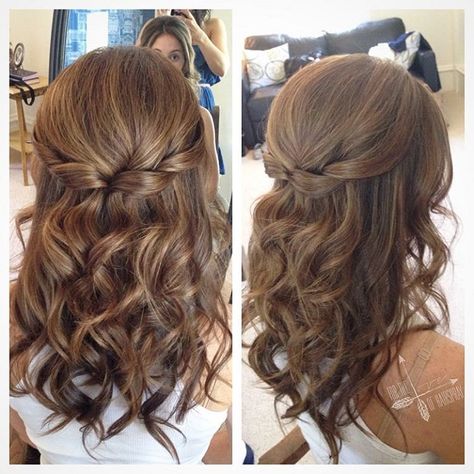 Pretty Half up half down hairstyle for curly hair - partial updo wedding hairstyles is a great options for the modern bride from flowy boho and clean Curled Prom Hair, Wedding Hairstyles Medium Length, Fesyen Rambut, Best Wedding Hairstyles, Wedding Hairstyles Half Up Half Down, Trendy Wedding Hairstyles, Penteado Cabelo Curto, Wedding Hairstyles Updo, Short Hairstyle