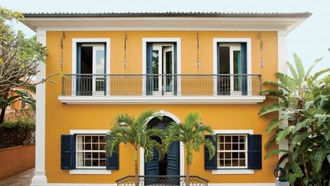 Industrial Style House, Exterior Paint Colours, Yellow House Exterior, Beautiful Front Doors, Pintura Exterior, Exterior Paint Color, Yellow House, Casas Coloniales, Cape Cod House