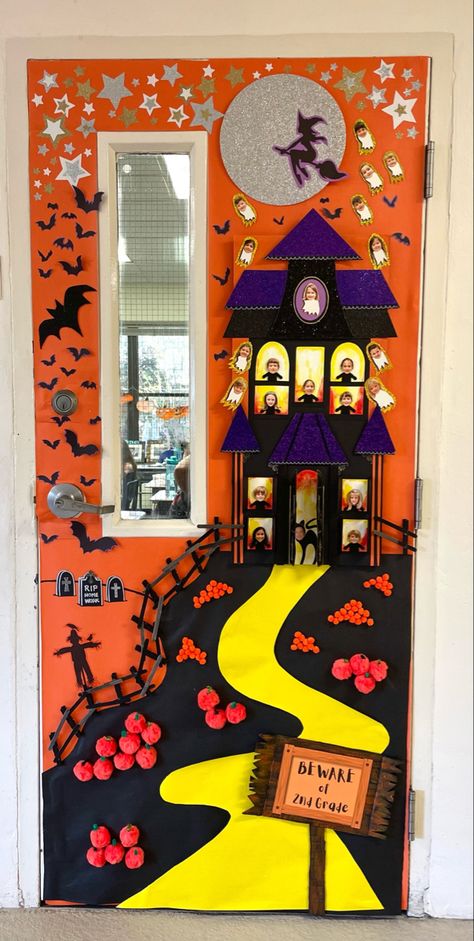 Halloween Decorations Indoor Classroom, Halloween Decorations Kindergarten, Door Decorating Halloween Contest, Hocus Pocus Classroom Decorations, Preschool Classroom Halloween Decor, Haunted House Door Decoration, Halloween School Door Decorating Ideas, Halloween Themed Door, Halloween Door Contest Ideas Classroom