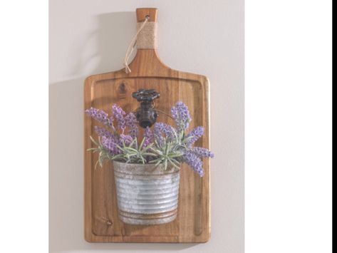 Lavender Wall Decor, Tin Can Art, Farmhouse Crafts, Tin Can Crafts, Geek Decor, Flower Bucket, Dollar Tree Diy Crafts, Diy Dollar Store Crafts, Deco Floral