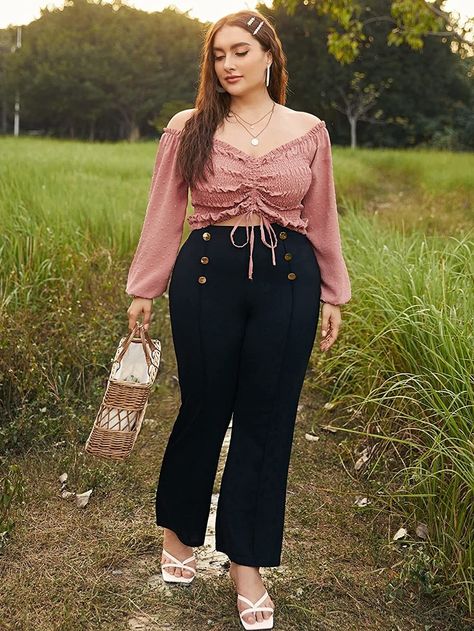 A ruched lantern-sleeve top with the words "fancy brunch during a tropical vacation" written all over it. All that's missing is sea-salty hair, rosy cheeks, and perhaps a straw crossbody bag that is somewhat impractical but looks très trendy. Crop Top For Plus Size Woman, Curvy Crop Top Outfits, Crop Top Plus Size Outfits, Crop Top Outfits Plus Size, Plus Size Crop Top Outfit, Crop Tops Plus Size, Neutral Crop Tops, Tan Fits, Crop Top Plus Size