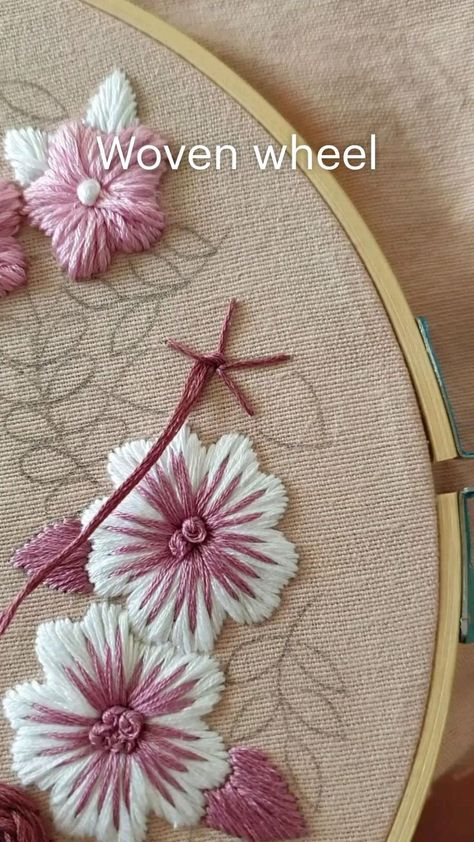 Corak Sulaman, Pola Bordir, Ideas Embroidery, Ribbon Embroidery Tutorial, Stitch Work, Hand Embroidery Patterns Flowers, Embroidery Stitch, Hand Embroidery Videos, Diy Embroidery Patterns