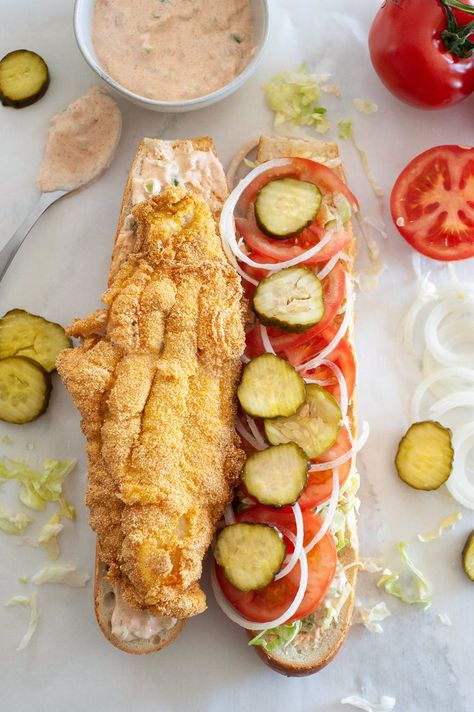 Crispy Fried Catfish, Poboy Sandwich Recipe, Fried Fish Sandwich, Pickles Onions, Fish Sandwich Recipes, Remoulade Sauce, Fried Catfish, Fish Sandwich, Creole Recipes