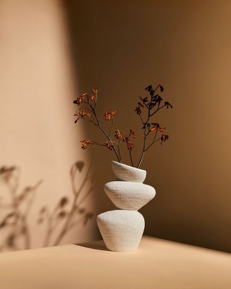 Gabriella Jackson Still Life Photographer Vases Still Life, Vase Photography Ideas, Minimalistic Product Photography, Product Photography Flowers, Vase Product Photography, Flower Vase Photography, Flower Pot Photography, Vases Photography, Flower Still Life Photography