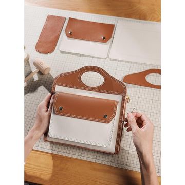 Leather Sewing Kit, Crossbody Bag Diy, Diy Bag Kit, Diy Handmade Bags, Leather Handbag Patterns, Leather Sewing, Diy Leather Bag, Sewing Kits, Diy Bags