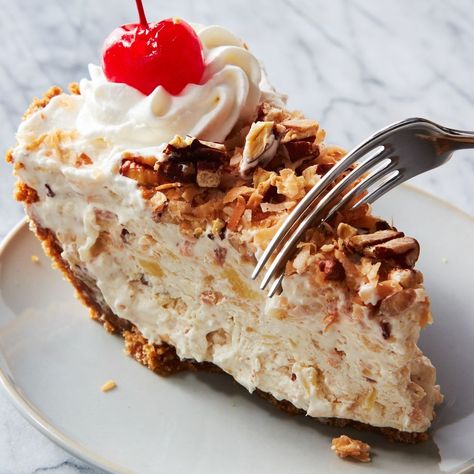 Million Dollar Pie Million Dollar Pie Recipe, Million Dollar Cake, Homemade Whipped Topping, Easy Coconut Cream Pie, Million Dollar Pie, Dollar Cake, Coconut Cream Pie Easy, Recipe With Cream Cheese, Retro Desserts