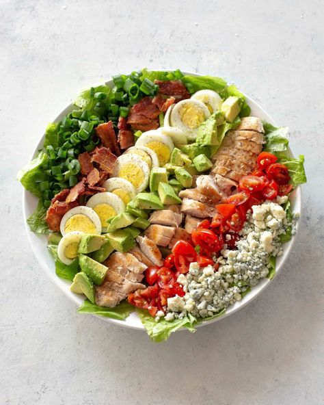 Boiled Food Recipes, Salad Ideas Lettuce, Hard Boiled Egg Salad, Cobb Salad Recipes, Cob Salad, Green Coffe, Salad With Lettuce, Chicken Cobb Salad, Blue Cheese Crumbles