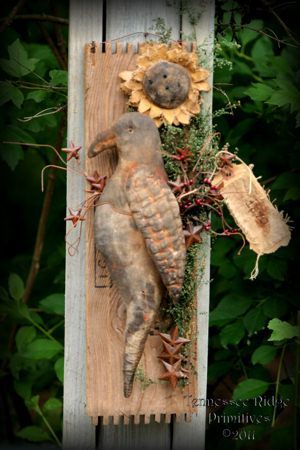 Primitive Grungy Crow & Sunflower On Old Board Door Hanger Epattern Spring Primitive Crafts, Things To Sell Online, Primitive Crows, Primitive Crafts To Make, Primitive Fall Crafts, Primitive Sunflowers, Primitive Autumn, Prim Crafts, Christmas Primitive Crafts