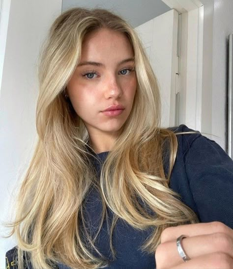 Annie Shr, Swedish Girls, Belle Blonde, Blonde Hair Inspiration, Dream Hair, Blonde Girl, Hair Goals, Hair Trends, New Hair