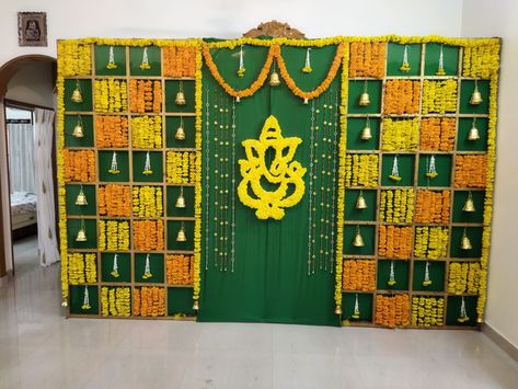 Photo Backdrop For House Warming, Goduma Rai Decoration, Valagappu Decorations, Gruhapravesam Backdrop, Nalugu Decoration Ideas, Upanayanam Decoration Ideas, Pelli Kuthuru Decoration At Home, Bridal Room Decor, Indian Baby Shower Decorations