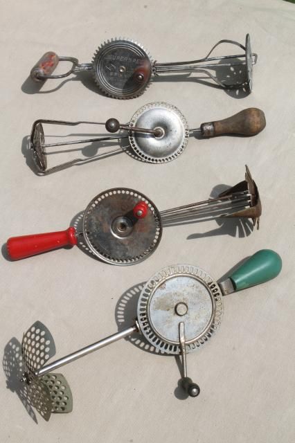 old, antique, vintage eggbeaters, hand-crank rotary egg beater collection Red Kitchen Utensils, Antique Kitchen Gadgets, Vintage Kitchen Tools, Antique Kitchen Utensils, Vintage Kitchen Gadgets, Vintage Kitchen Utensils, Primitive Kitchen, Egg Beaters, Antique Kitchen