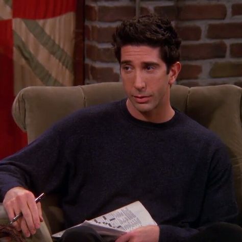 Ross Geller Outfits, Ross Friends, Travel Songs, Friends Best Moments, Ross And Rachel, David Schwimmer, Funny Photoshop, Ross Geller, Friends Cast