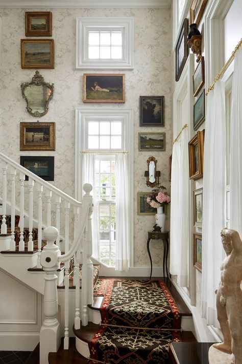 White Bannister, Library House, درج السلم, House Library, House Staircase, Interior Vintage, Book Library, Bohol, House Inspo