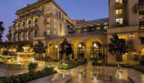 5 Luxury Hotels on our Bucket List Beverly Hills Hotel Wallpaper, Hotel Los Angeles, Los Angeles Hotels, Beverly Hills Hotel, Beverly Hills California, Hotel Design, Luxury House, Hotels And Resorts, Walt Disney World