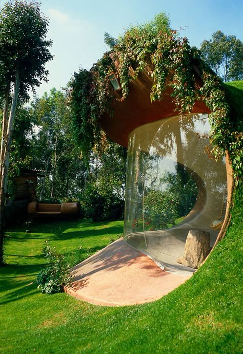 Organic House Design, Casa Dos Hobbits, Silo House, Organic House, Hillside Landscaping, Underground Homes, Open Living, Cob House, Hobbit House