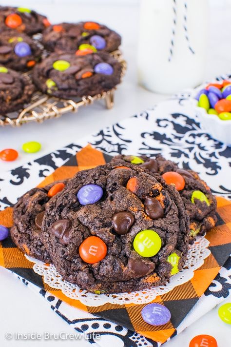 Cake Mix Halloween Cookies, Halloween Cake Mix Cookies, Chocolate Halloween Cookies, Chocolate Cookie Recipes Easy, Reese's Pieces Cookies, Cookies And Cream Cookies, Soft Chocolate Cookie, Chocolate Cake Mix Cookies, Cake Batter Cookies