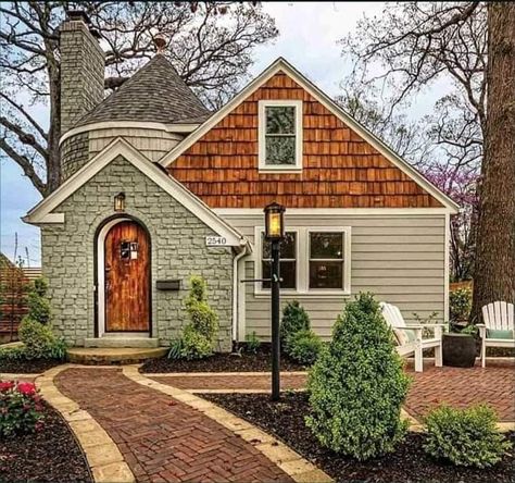 Cedar Roof Exterior Colors, Cedar Shingle Siding, Cottage House Exterior, Cedar Shake Siding, Cedar Shake, Lake Houses Exterior, Exterior House Color, Cabin Exterior, Shingle Siding