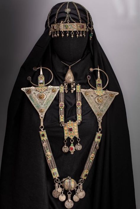 Archaeology & Civilizations | Pair of old Berber Fibulas (or Fibulae) (Clasp for a woman's garment) | Facebook Amazigh Aesthetic, Armor Clothing, Ethno Style, Moroccan Jewelry, Burning Man Outfits, Fantasy Costumes, Ancient Jewelry, Traditional Fashion, 영감을 주는 캐릭터