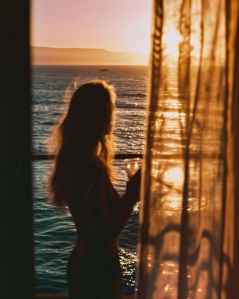 Sipping on sunsets and sea breezes🍷🌊 @thepalms_club . . . . #filmphotography #kodakportra #SunsetSerenity #SurfLifestyle #VintageVibes #CoastalChic #ArtPrintsInspo #GraphicTeesTrend #BeachsideElegance #RetroRevival #OceanDreams #PalmsClubLife Sun And Sea Aesthetic, Beach Cliff Aesthetic, 1970s Beach Aesthetic, California Sunset Aesthetic, Vintage California Aesthetic, Mauritius Photography, Beach Film, Beaches Film, Sea Photography