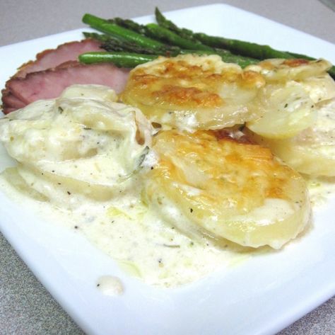 Blue Cheese Potatoes. Do you dare to make them? These are more than amazing. Cheese Scalloped Potatoes, Culinary Dishes, Onion Butter, Cheese Potato, Loving Husband, Cheese Making, Potato Sides, Cheese Potatoes, White Cheddar Cheese