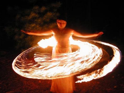 Fire Spinning, Magia Elemental, Fire Dancer, The Ancient Magus Bride, Magic Aesthetic, Fire Nation, Magic Powers, Fire Powers, The Elder Scrolls