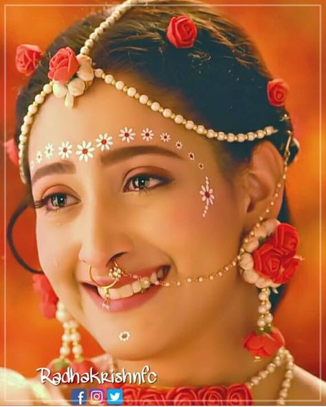 Radha Rani Hairstyle, Janmashtami Makeup Look, Radha Makeup Look For Janmashtami, Radha Eye Makeup, Radha Makeup Look, Radha Rani Makeup, Gopi Dots, Indian Eye Makeup, Ram Siya