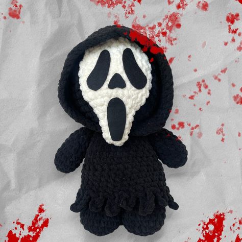 Scream Movie Crochet, Ghost Face Amigurumi, Crochet Ghost Face Pattern, Scream Crochet Pattern Free, Crochet Projects Anime, Crochet Scream Doll, Crochet Horror Characters, Ghost Crochet Blanket, Crochet Ghostface Pattern Free