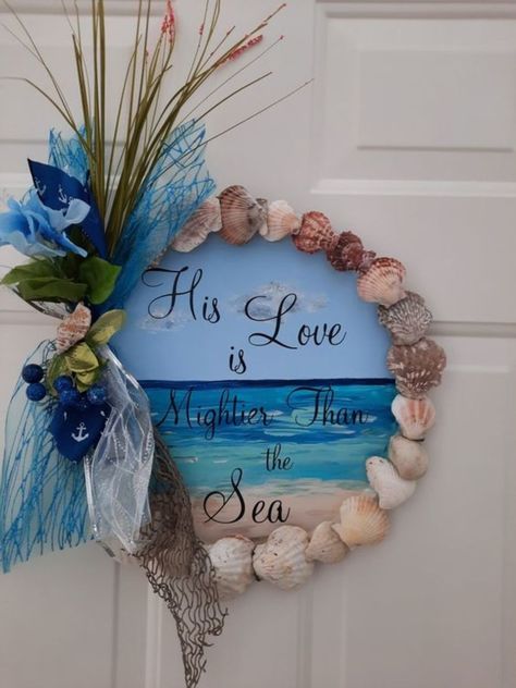 Diy Beach Crafts, Beachy Centerpieces, Seashell Art Diy, Beach Crafts Diy, Beach Themed Crafts, Walls Art, Seashell Projects, Nautical Crafts, Diy Beach