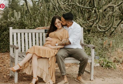 Garden Maternity Shoot, Indoor Maternity Photos, Maternity Photography Poses Outdoors, Garden Botanical, Pregnancy Pics, Baby Announcement Photoshoot, Cute Pregnancy Pictures, Pregnancy Pictures, Beach Maternity Photos