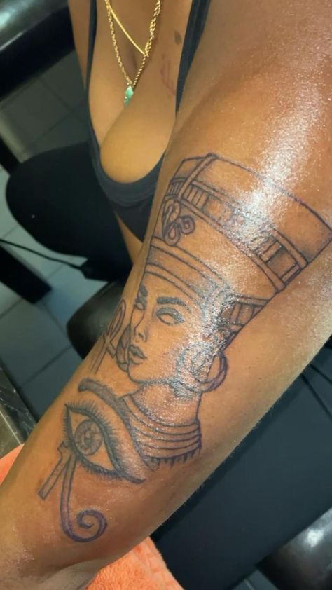 Sleeve Tattoos For Women Leg, Leg Tattoos Women Sleeve, Women Leg Tattoos, Tattoos For Women Leg, Dr Tattoo, Nefertiti Tattoo, Arm Tattoos Black, Girl Shoulder Tattoos, African Tattoo