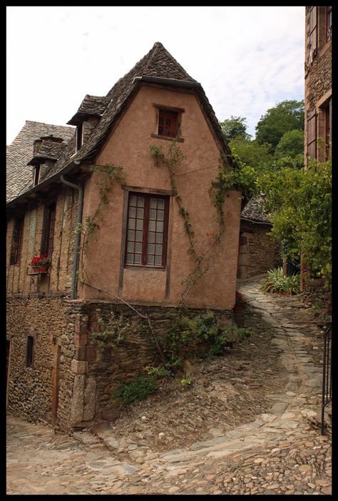 Old European Village, 18th Century Architecture, Old English Village, 1800s Village, Old Buildings Architecture, Old French House, 18th Century France, Villages In France, 18th Century House