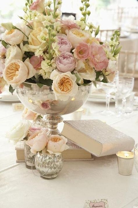 4 Hottest Floral Trends of 2014 | Weddingomania Big Vase With Flowers, Flower Arrangement Centerpieces, Book Wedding Centerpieces, Big Vase, Vase With Flowers, Floral Trends, Fleur Design, Table Centrepiece, Vintage Inspired Wedding