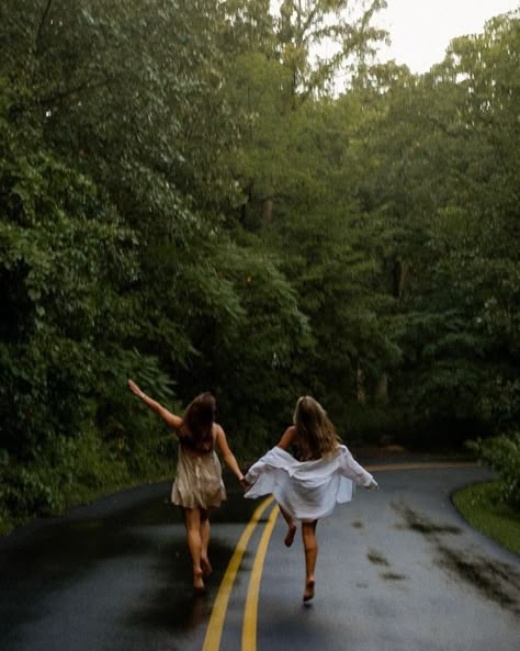 Aesthetic Dancing In The Rain, Day Rain Aesthetic, Aesthetic Dancing, Rain Photos, Rainy Photoshoot, Photography Rain, Film Edit, Rain Aesthetic, Rain Pictures