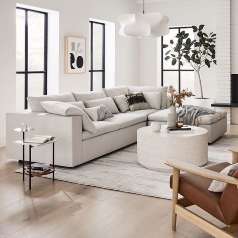 Grey Sectional Couch Living Room Ideas, Linen Couch Living Room, Small Living Room Decor Sofas, Apartment Living Room Sofas, White Sofa Decor, Living Room With White Couch, White Couch Living Room, White Sofa Living Room, Couch Living Room Ideas