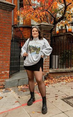 Baltimore Fall Outfits, Curvy Street Style Winter, Short Thick Outfits, Curvy Skirt Outfits Winter, Style Doc Martens Plus Size, Checkered Vans Outfit Plus Size, Easy Grunge Outfits Plus Size, Plus Size Edgy Office Outfit, Hairstylist Outfits Plus Size