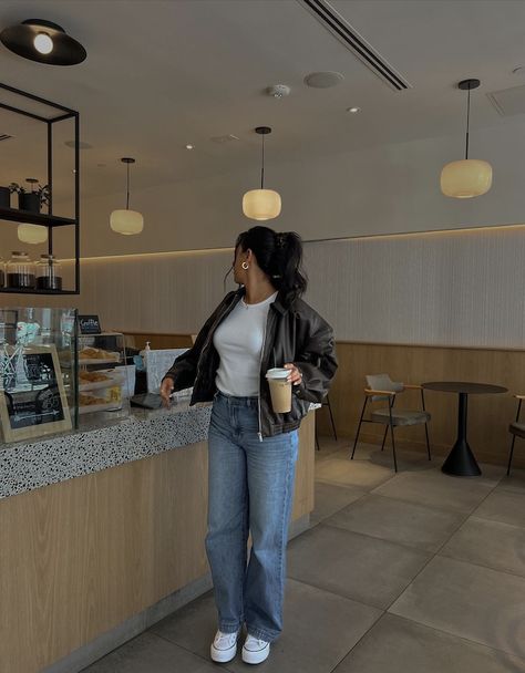 outfit idea, outfit inspo, leather jacket, cute outfit idea, cute outfit inspo, spring outfit, simple outfit, fall outfit Outfit Inspo Simple, Code Veronica, Outfit Cute, Simple Outfit, Coffee Shop, Leather Jacket, Coffee, Leather