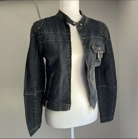 Denim Biker Jacket Outfit, Denim Moto Jacket, Motorcycle Jacket Outfit, Denim Biker Jacket, Bella Hadid Outfits, Downtown Outfits, 2000s Outfits, Denim Projects, Causual Outfits