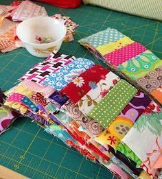 Colchas Country, Quilting Fabric Projects, Strip Quilt Patterns, Quilt Blocks Easy, Beginner Quilt, Scrap Fabric Projects, Scrappy Quilt Patterns, Quilt Sewing Patterns, Quilt Square Patterns