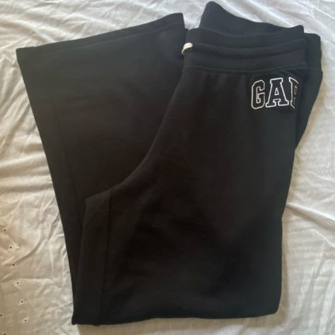 GAP women sweatpants Size L Cute Sweats, Women Sweatpants, Gap Outfits, 2000s Outfits, Gap Women, Swaggy Outfits, Simple Trendy Outfits, Sweat Pants, Dream Clothes