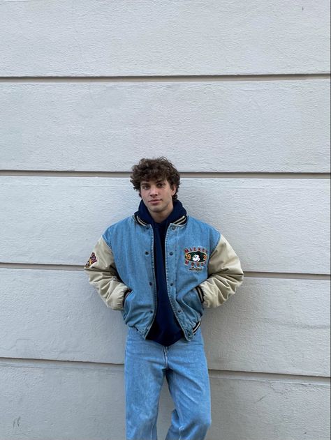 1990s Guys Fashion, Mickey Mouse Outfit Men, Retro Outfits 80s Vintage Fashion, 80s Jacket Men, 80s Man Outfit, 80s Jock Aesthetic, 80s Aesthetic Men, College Jacket Outfit Men, Outfit 80s Hombre