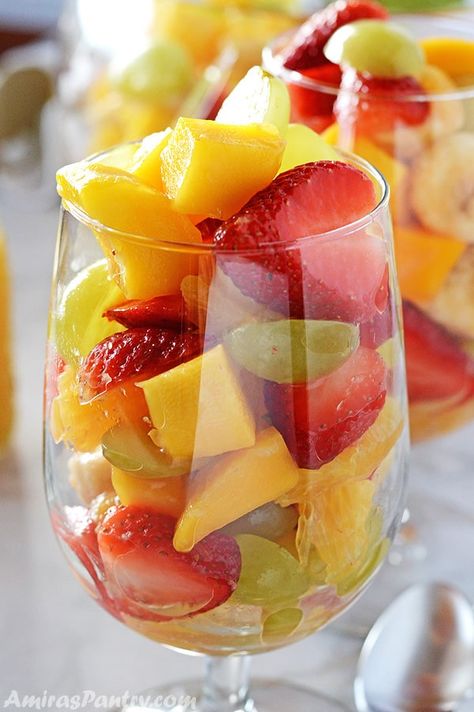 Easy Fruit Salad, Easy Fruit Salad Recipes, Healthy Fruit Salad, Honey Lime Dressing, Best Fruit Salad, Fruit Salad Easy, Summer Salads With Fruit, Fresh Fruit Salad, Fruit Dessert Recipes