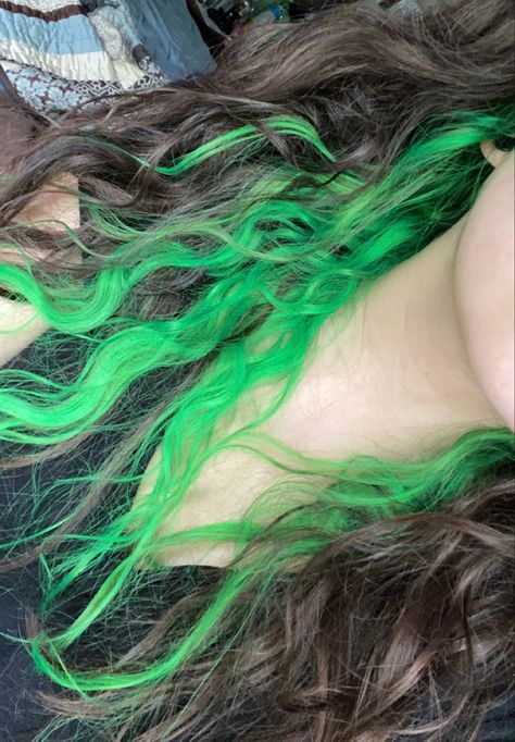 Blonde Hair With Dark Green Underneath, Dark Brown Hair With Green Underneath, Green Hair Strands, Brown Hair Green Underneath, Half Green Half Brown Hair, Brown And Green Hair Underneath, Neon Green Peekaboo Hair, Brown And Neon Green Hair, Brown Hair With Green Streaks