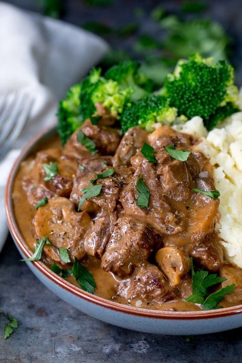 11 Recipes to Feed Large Family Gatherings: Recipes ready for a group Casserole Recipes Slow Cooker, Steak Casserole Recipes, Slow Cooked Steak, Steak Diane Recipe, Steak Casserole, Spaghetti With Ground Beef, Steak Diane, Recipes Slow Cooker, Chicken Tikka Masala Recipes