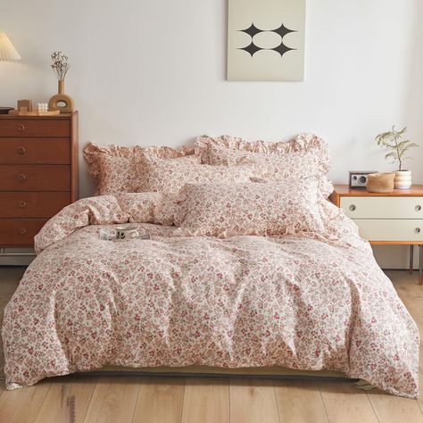 PRICES MAY VARY. ♥♥♥ Chic Botanical Floral 100% Cotton Duvet Cover Set With Zipper Closure and Corner Ties. This bedding set is only a cover for duvet, not comforter set, no comforter or fluffy insert included. 【Quality Material】- Boho pink floral twin duvet cover set made of 100% cotton fabric creates a new standard of soft and comfortable sleeping experience, exceptionally cozy, naturally soft and cool, breathable, lightweight and skin-friendly. Chic garden floral twin bedding sets perfect for Twin Bed Comforters, Dusty Rose Room Decor, Pink Bedding Aesthetic, Floral Bedroom Ideas, Floral Bedding Bedroom Ideas, Cute Comforters, Purple Comforter Set, Girls Comforter Sets, Girly Dorm