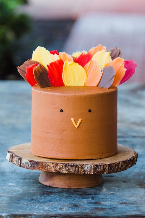 How to Make a Turkey Brushstroke Cake | Jenny Cookies Dessert Turkey, Thanksgiving Turkey Cake, Diy Christmas Cookie Mix, Thanksgiving Cakes Decorating, Brushstroke Cake, Diy Christmas Cookies, Thanksgiving Cake, Turkey Cake, Jenny Cookies