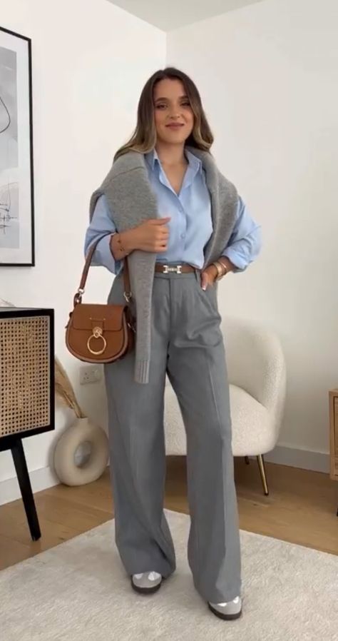 Trouser Grey Outfit, Gray Pants Fall Outfit, Business Casual Outfits For Women Gray Pants, Grey Elegant Outfit, Light Grey Trousers Women, Office Outfit Grey Pants, Grey Pants Formal Outfit, Grey Samba Outfit, Grey Trousers Work Outfit